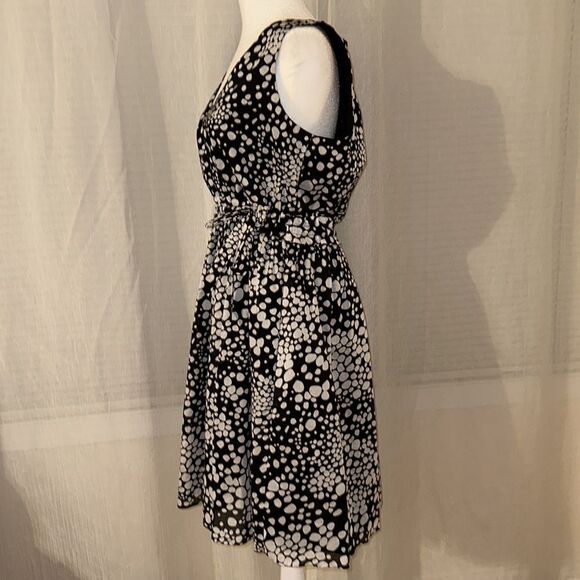 MK 12 Black White Spotted Polka Pebbles Sleeveless Faux Wrap V-Neck A-Line Dress - Picture 5 of 13